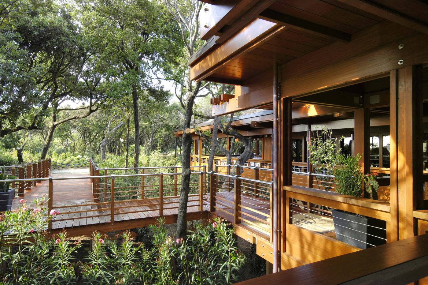 Pagano-house-wood-luxury-restaurant-seaside-terrace-deck-vegetation