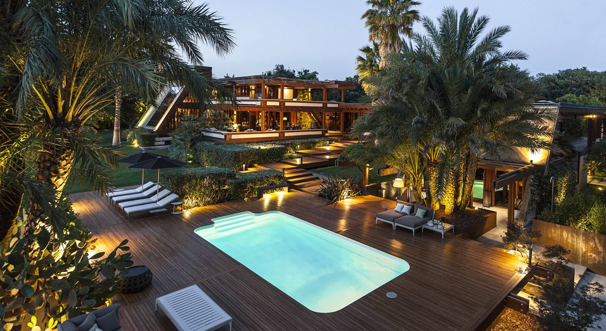 Pagano-wood-luxury-casa-pagano-poolside