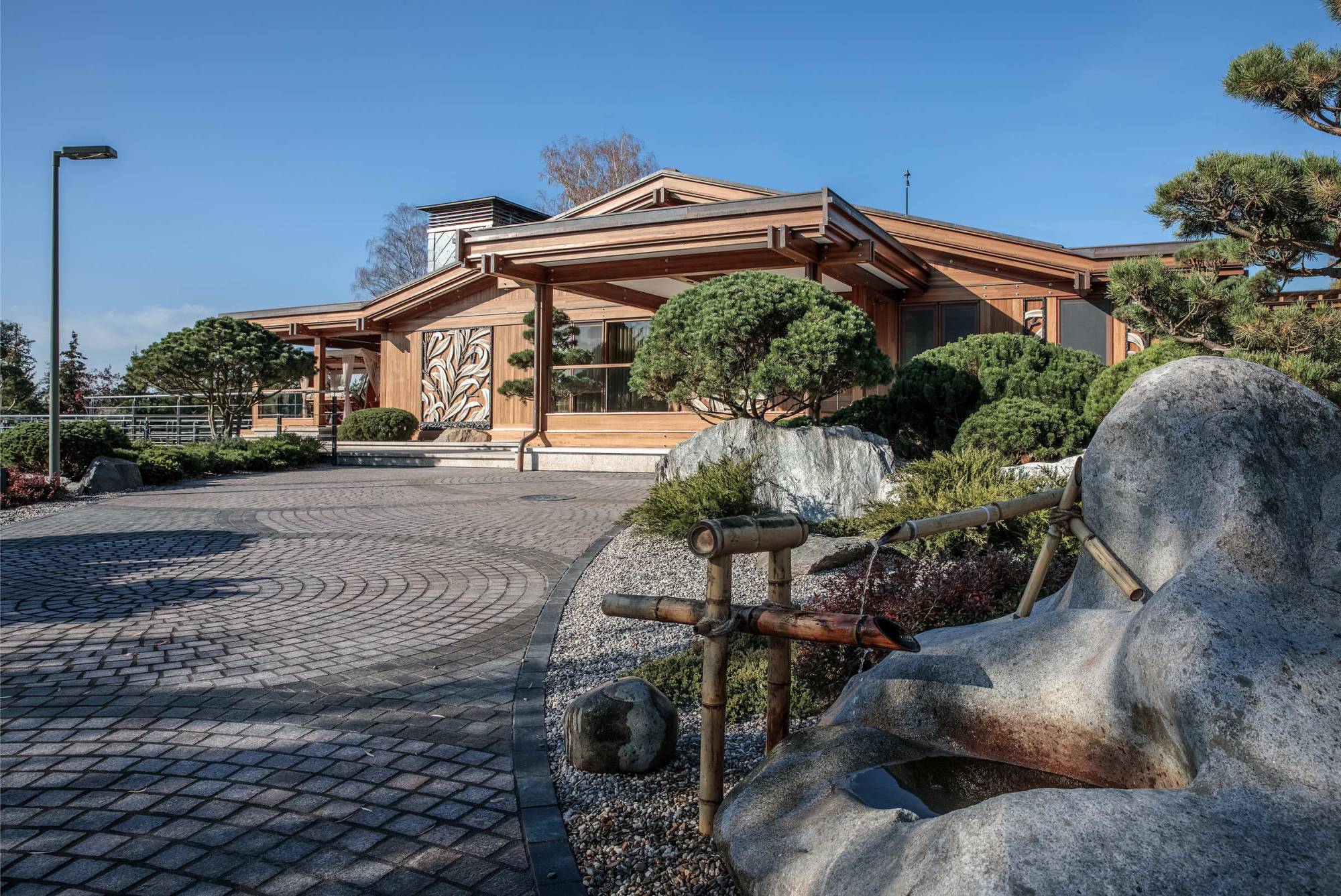 Pagano-house-wood-luxury-spa-privata-entrance-garden-japanese