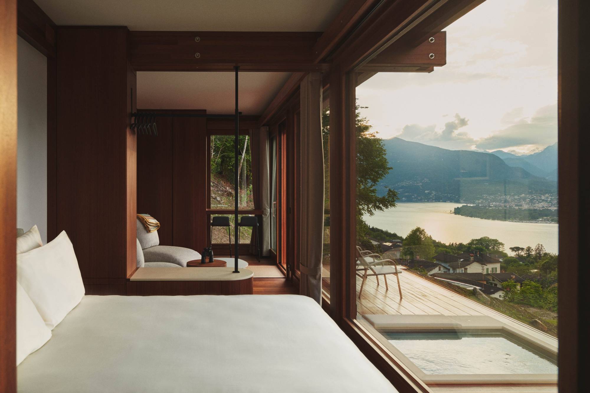 Pagano-wood-hospitality-luxury-habitat-swiss-suite-lakeview