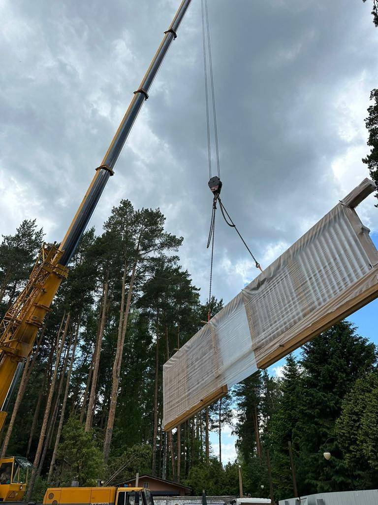 Pagano-house-wood-luxury-villa-boschi-construction-crane-panel