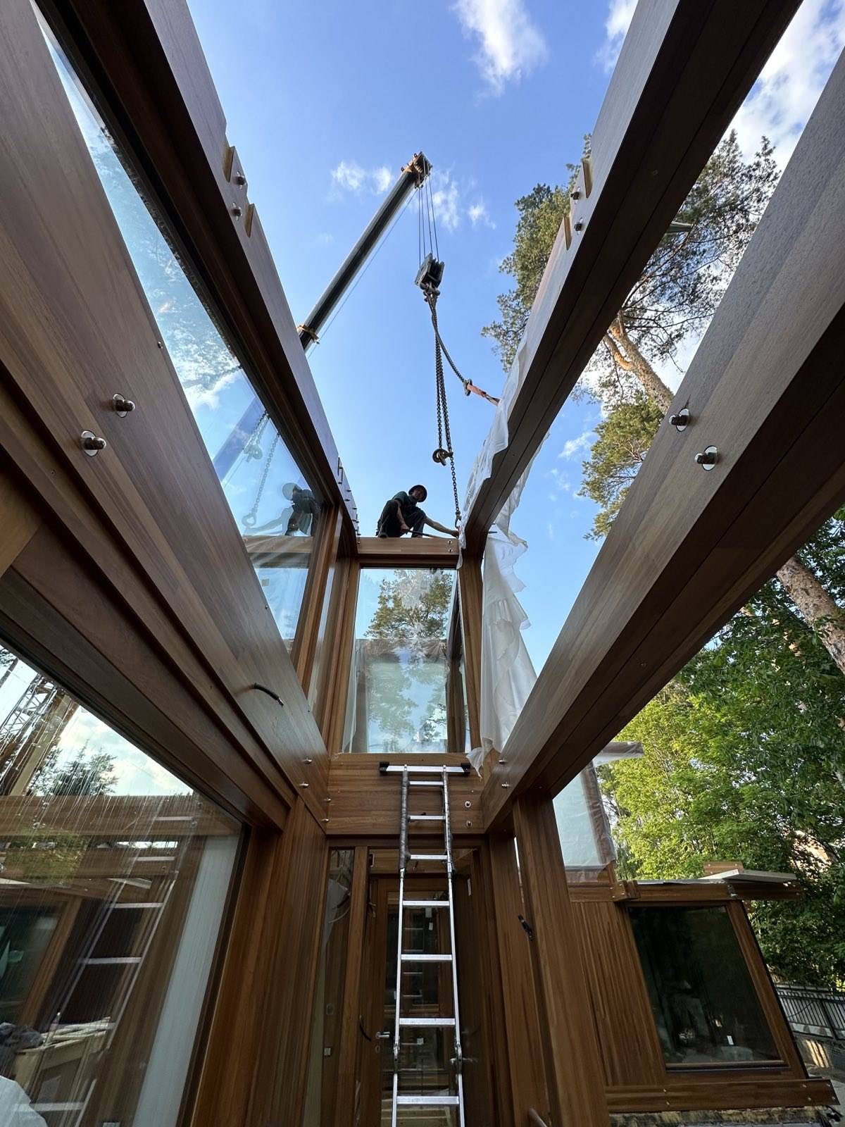 Pagano-house-wood-luxury-villa-boschi-construction-glass-roof