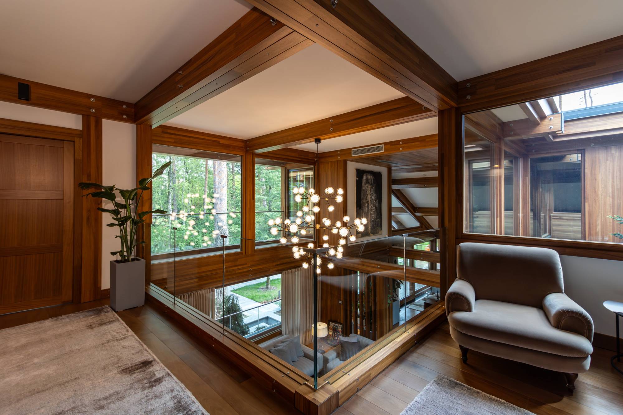 Pagano-house-wood-luxury-villa-boschi-mezzanine-glass-chandelier