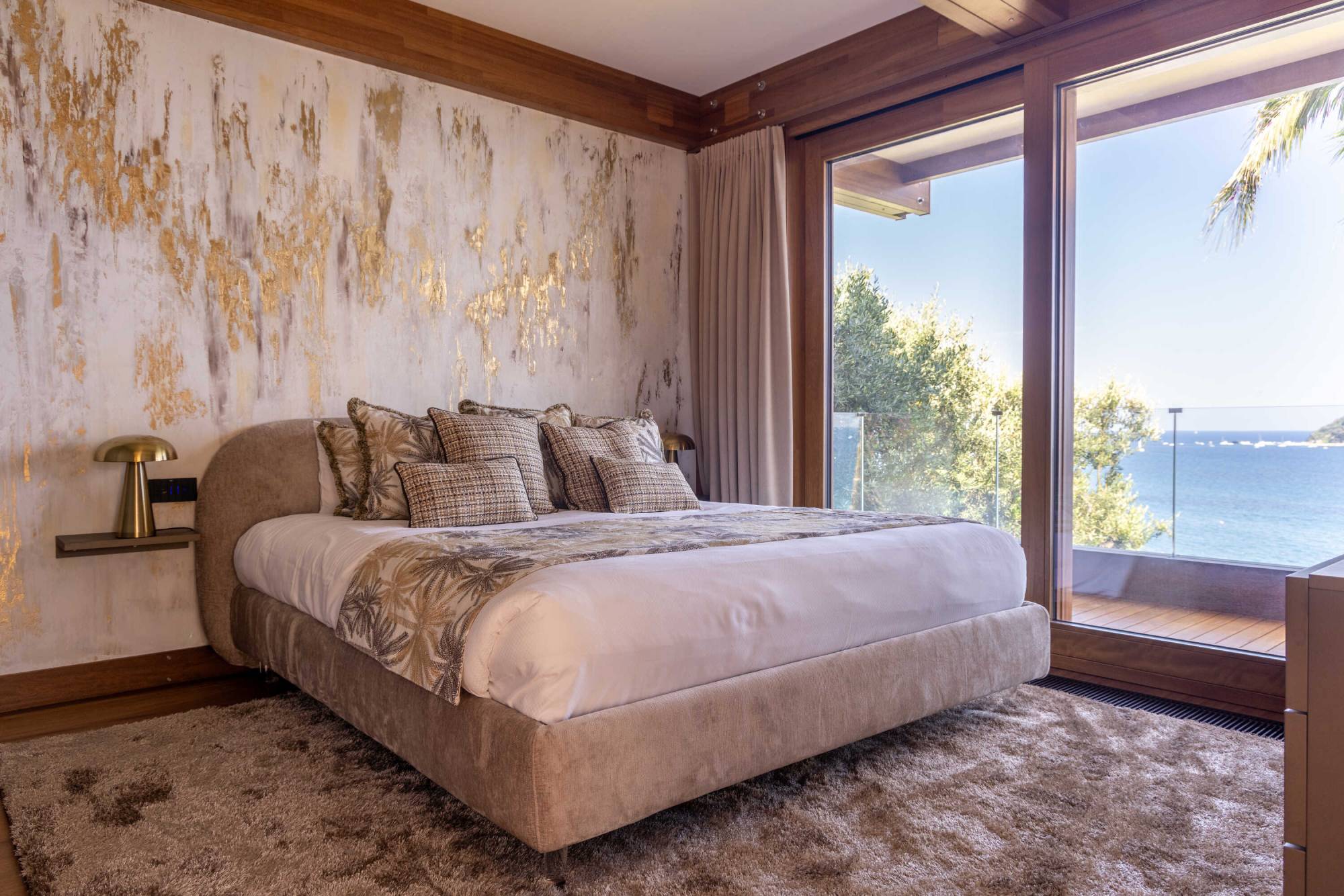 Pagano-home-wood-luxury-BABA-bedroom-design-sea-view-10