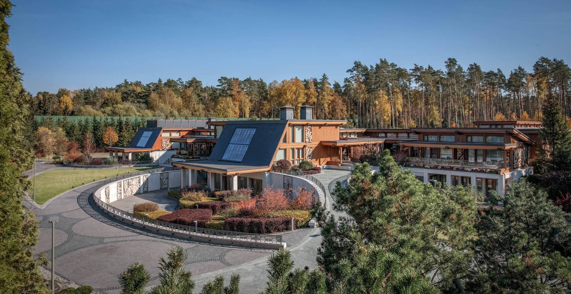 Pagano-house-wood-luxury-worlds-largest-residence-exterior-aerial-forest