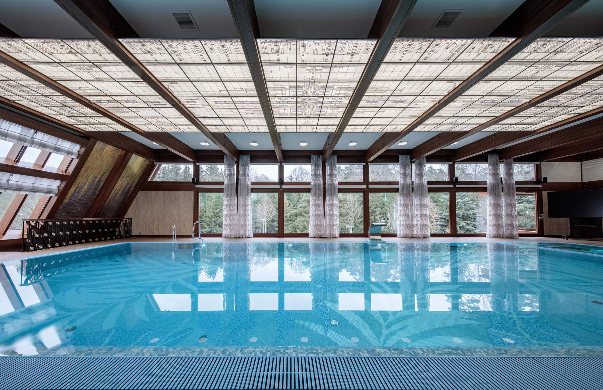 Pagano-house-wood-luxury-worlds-largest-residence-indoor-pool-ceiling