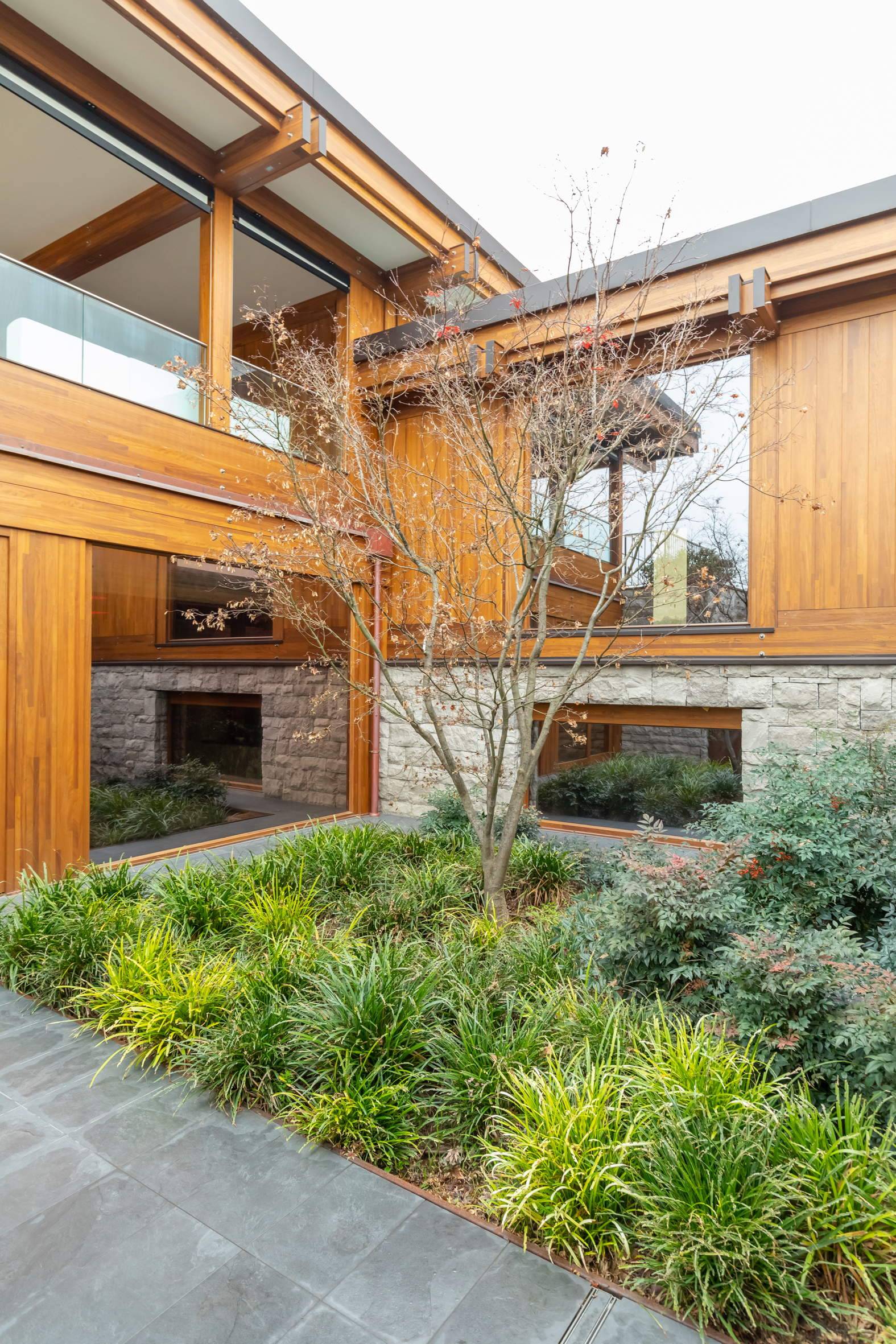 Pagano-house-wood-luxury-villa-rachele-courtyard-tree-stone