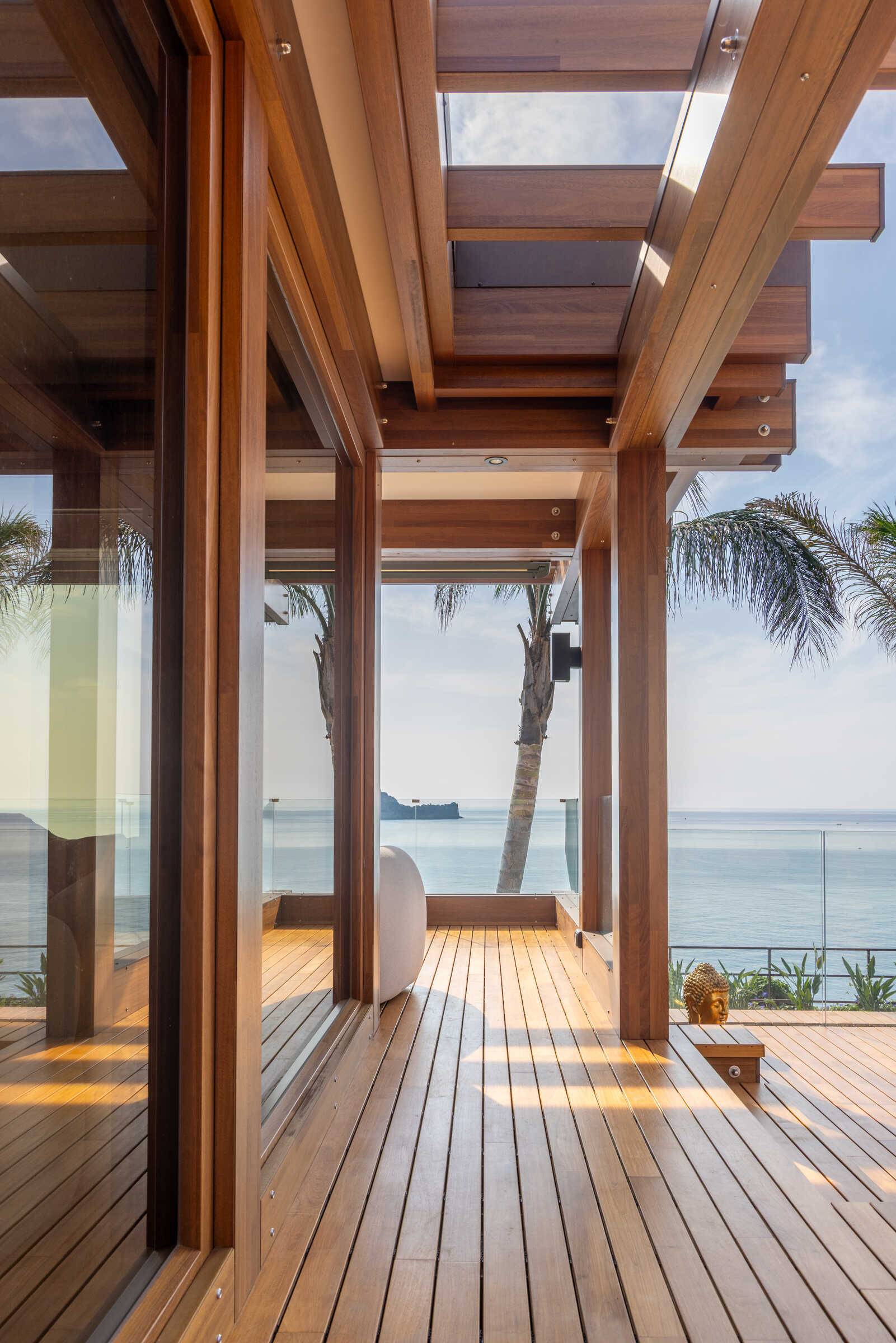 Pagano-home-wood-luxury-BABA-wood-walkway-sea-view-05
