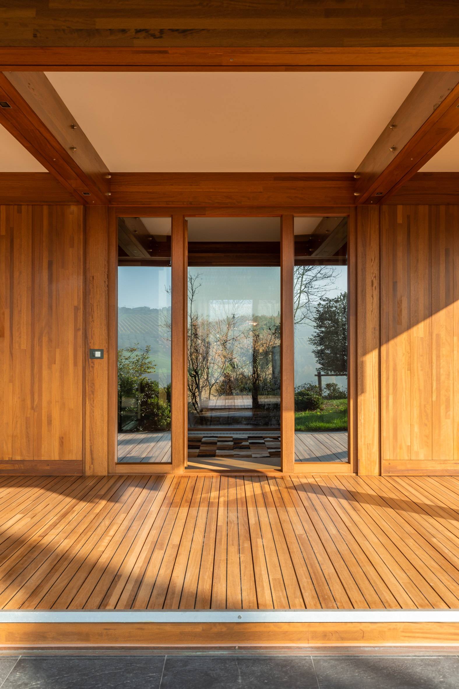 Pagano-house-wood-luxury-villa-rachele-entrance-door-deck