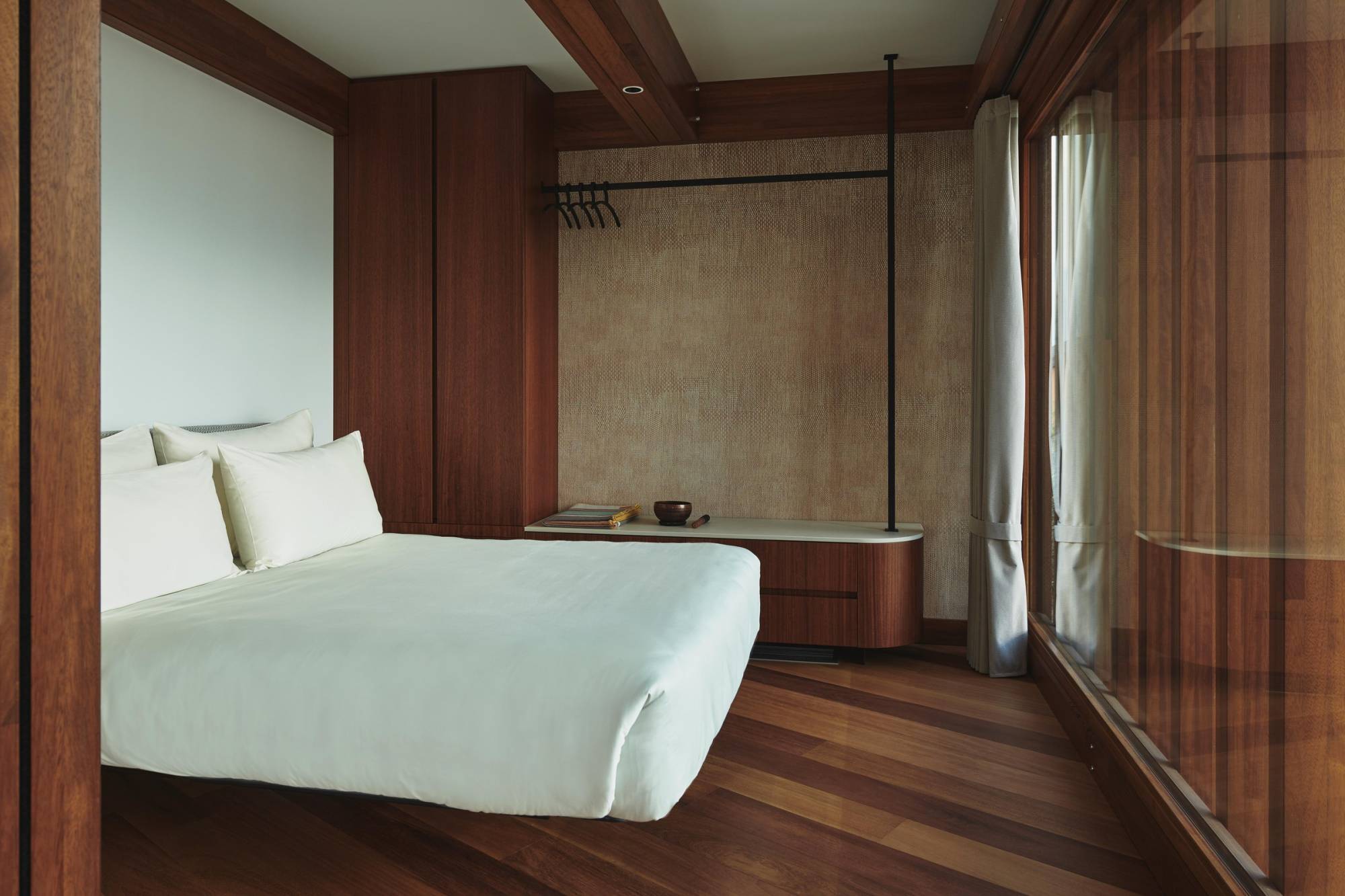 Pagano-wood-hospitality-luxury-habitat-swiss-bedroom-interior