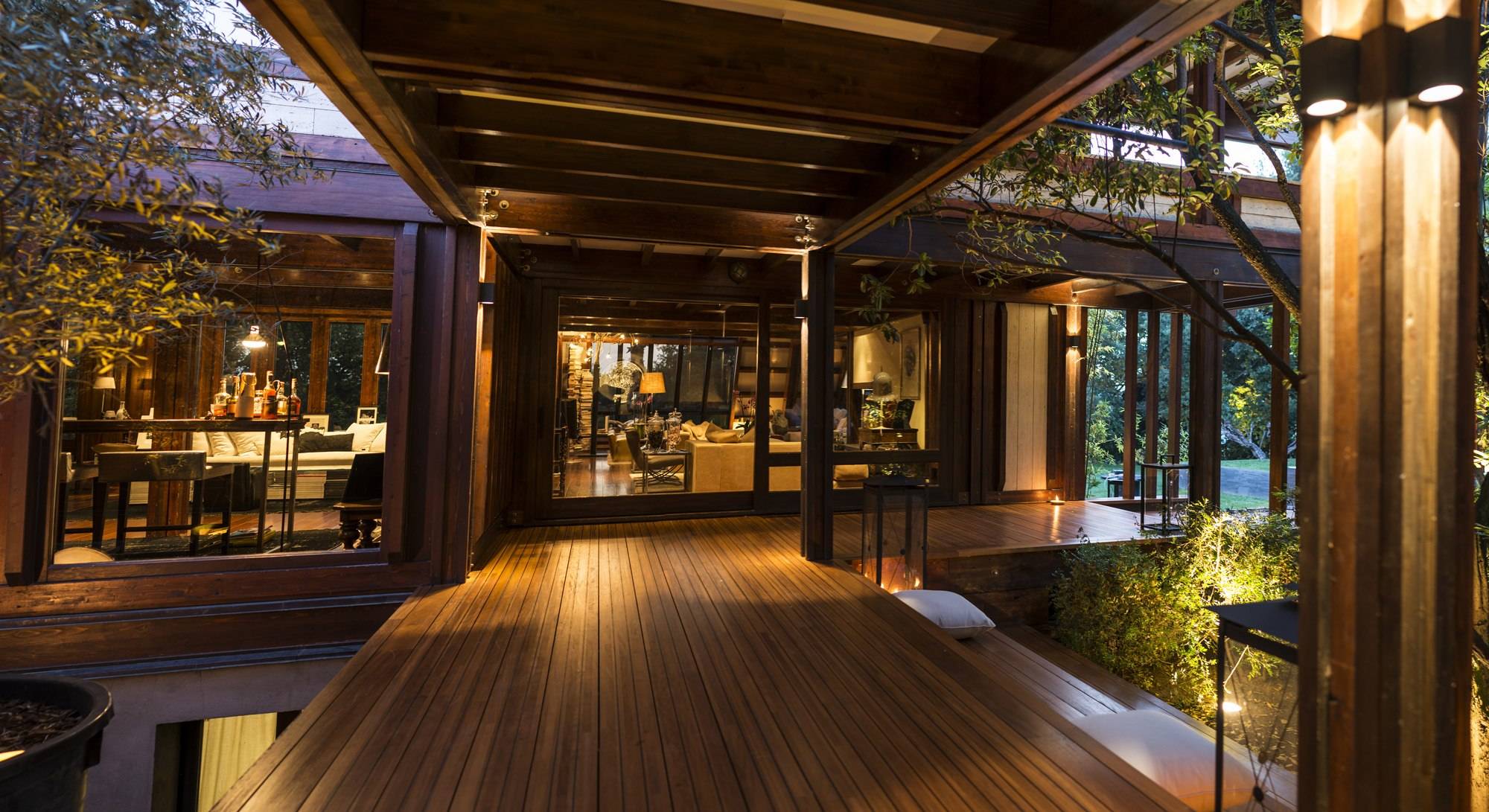 Pagano-wood-luxury-casa-pagano-breezeway