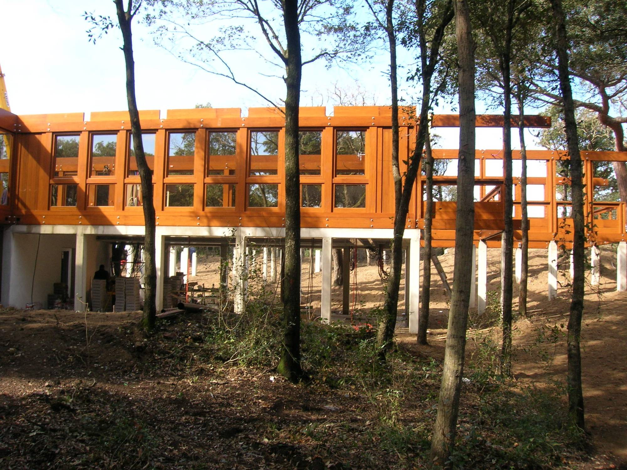 Pagano-house-wood-luxury-restaurant-seaside-construction-stilts-facade