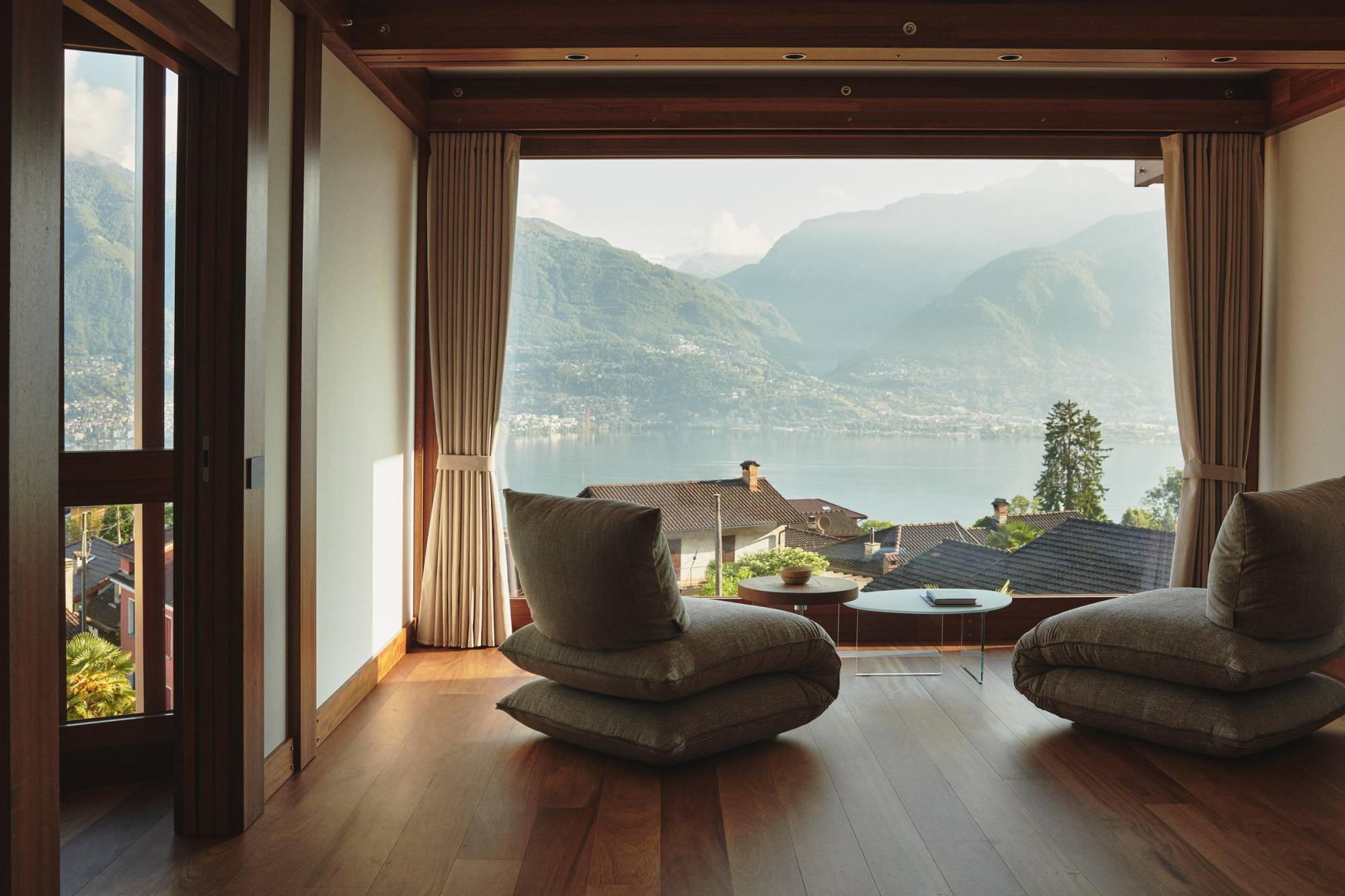 Pagano-wood-hospitality-luxury-habitat-swiss-lounge-lakeview