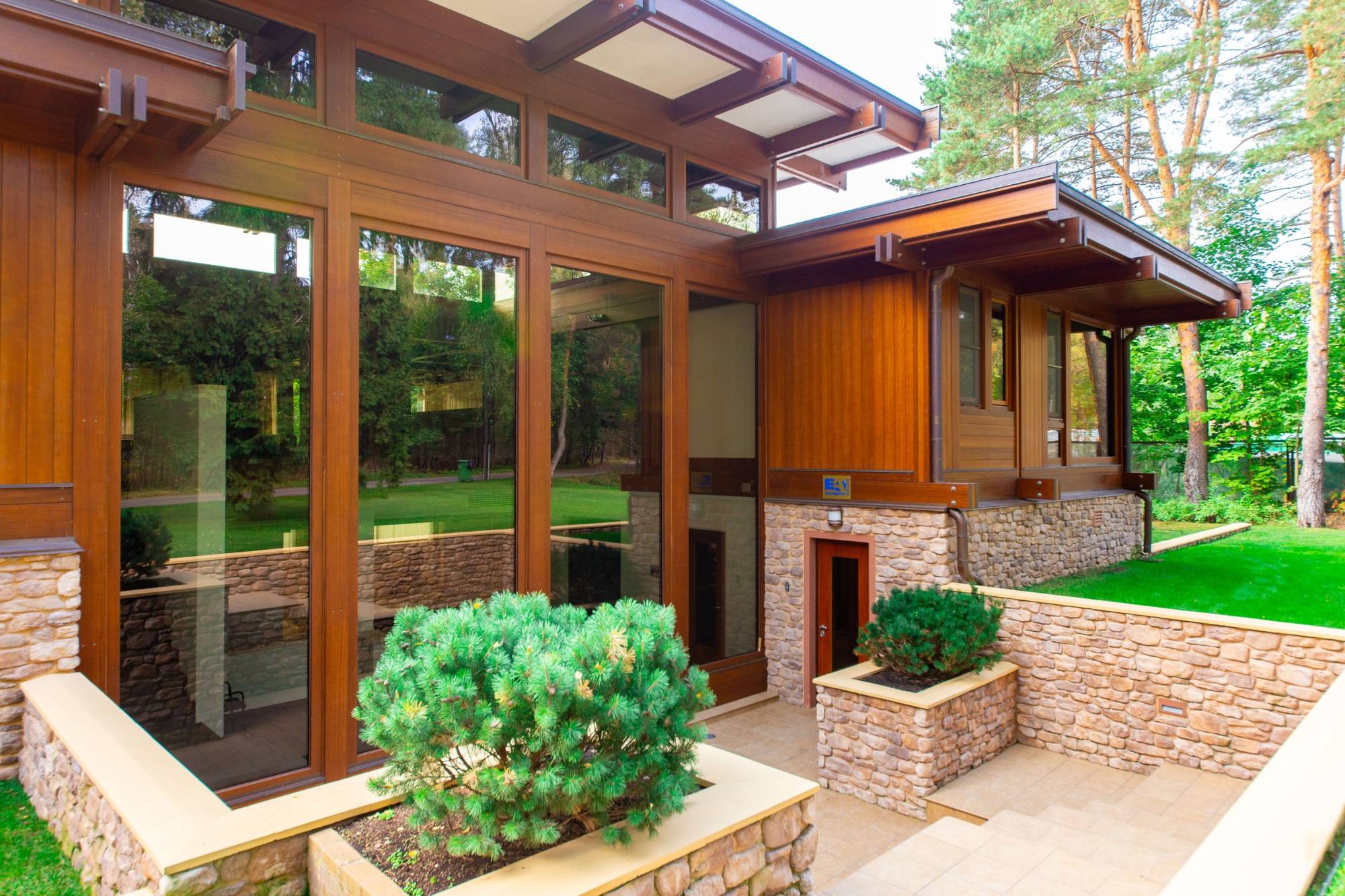 Pagano-home-wood-golf-residence-russia-luxury-sustainability-corner-glazing