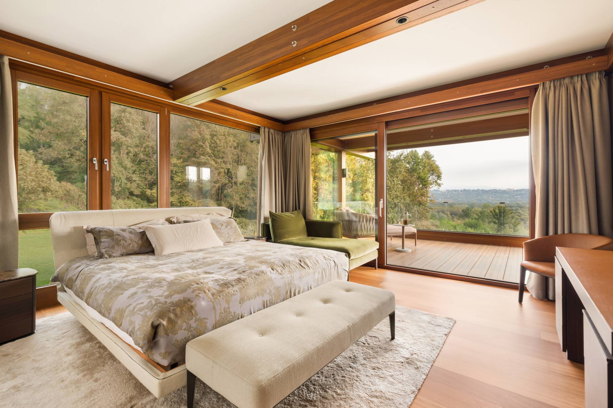Pagano-house-wood-luxury-villa-varese-bedroom-windows-view