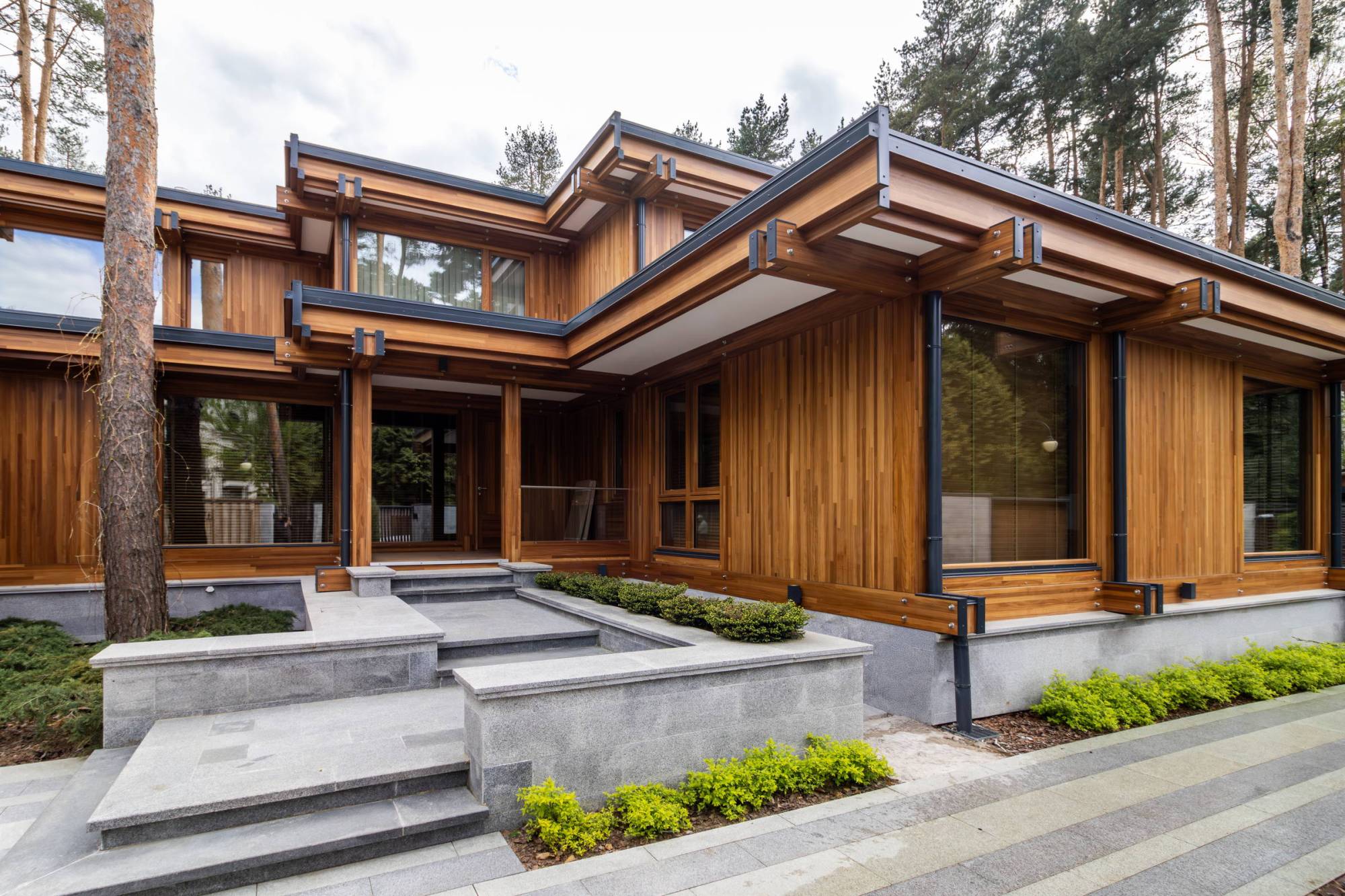 Pagano-house-wood-luxury-villa-boschi-exterior-facade-forest