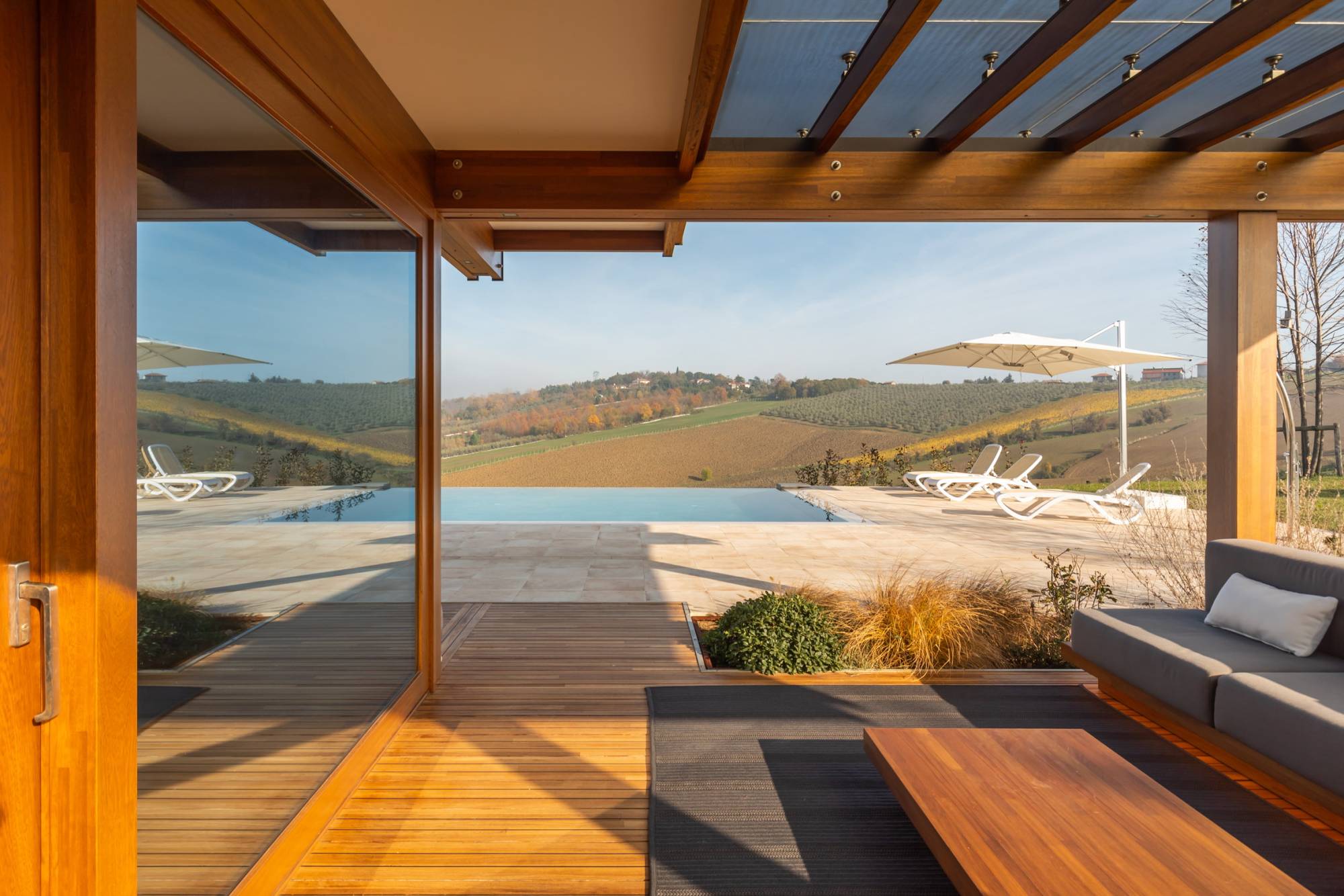 Pagano-house-wood-luxury-villa-rachele-pool-terrace-hills