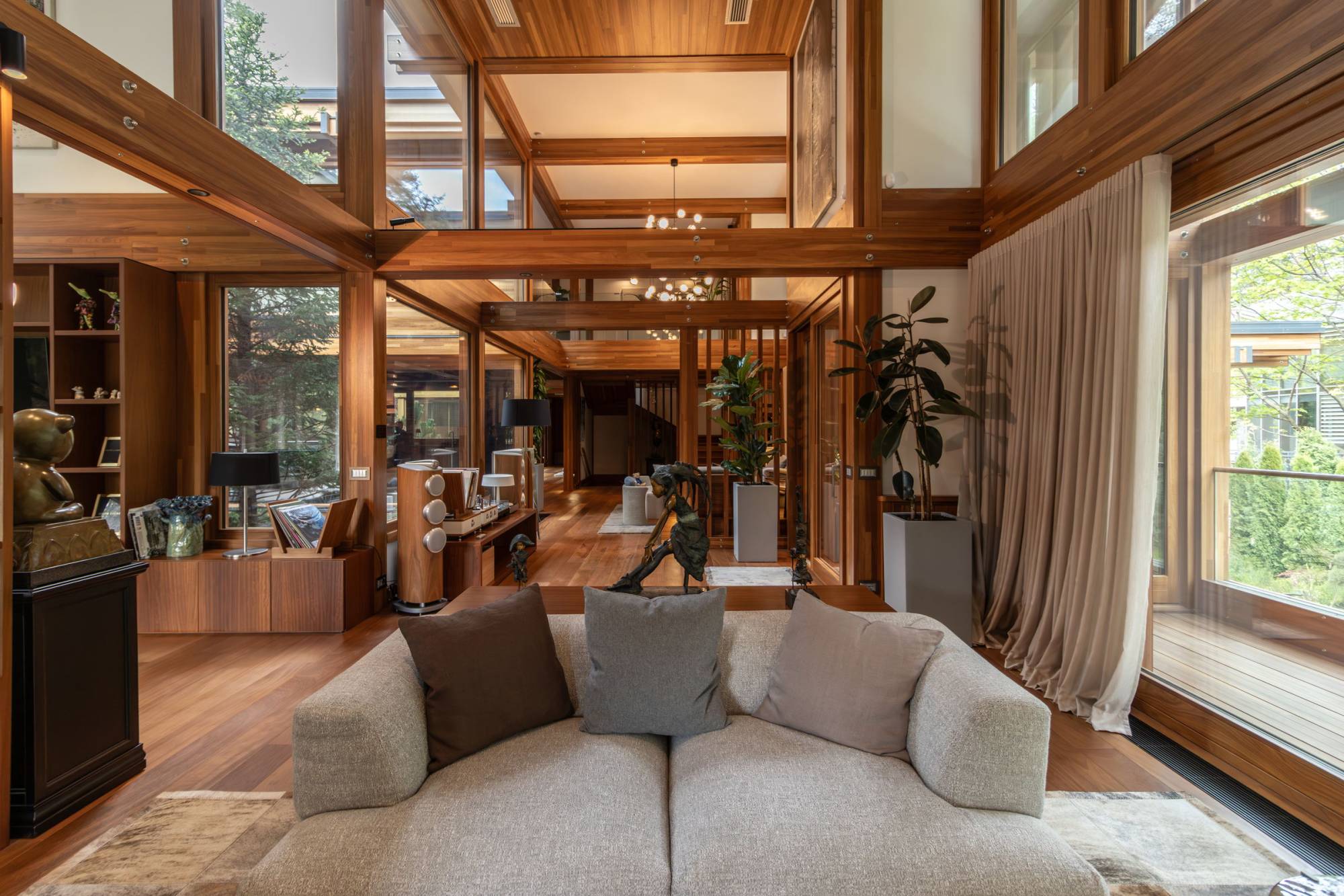 Pagano-house-wood-luxury-villa-boschi-living-openspace-doubleheight