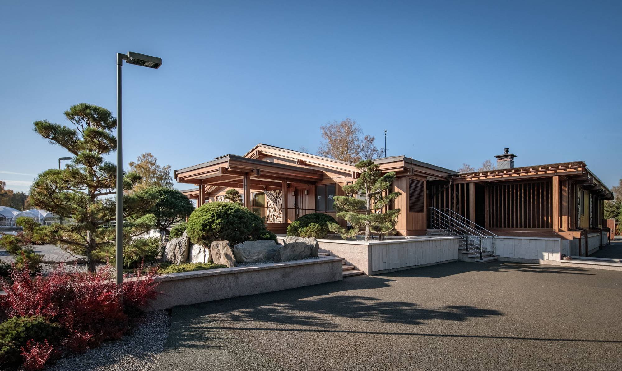 Pagano-house-wood-luxury-spa-privata-exterior-bonsai-garden