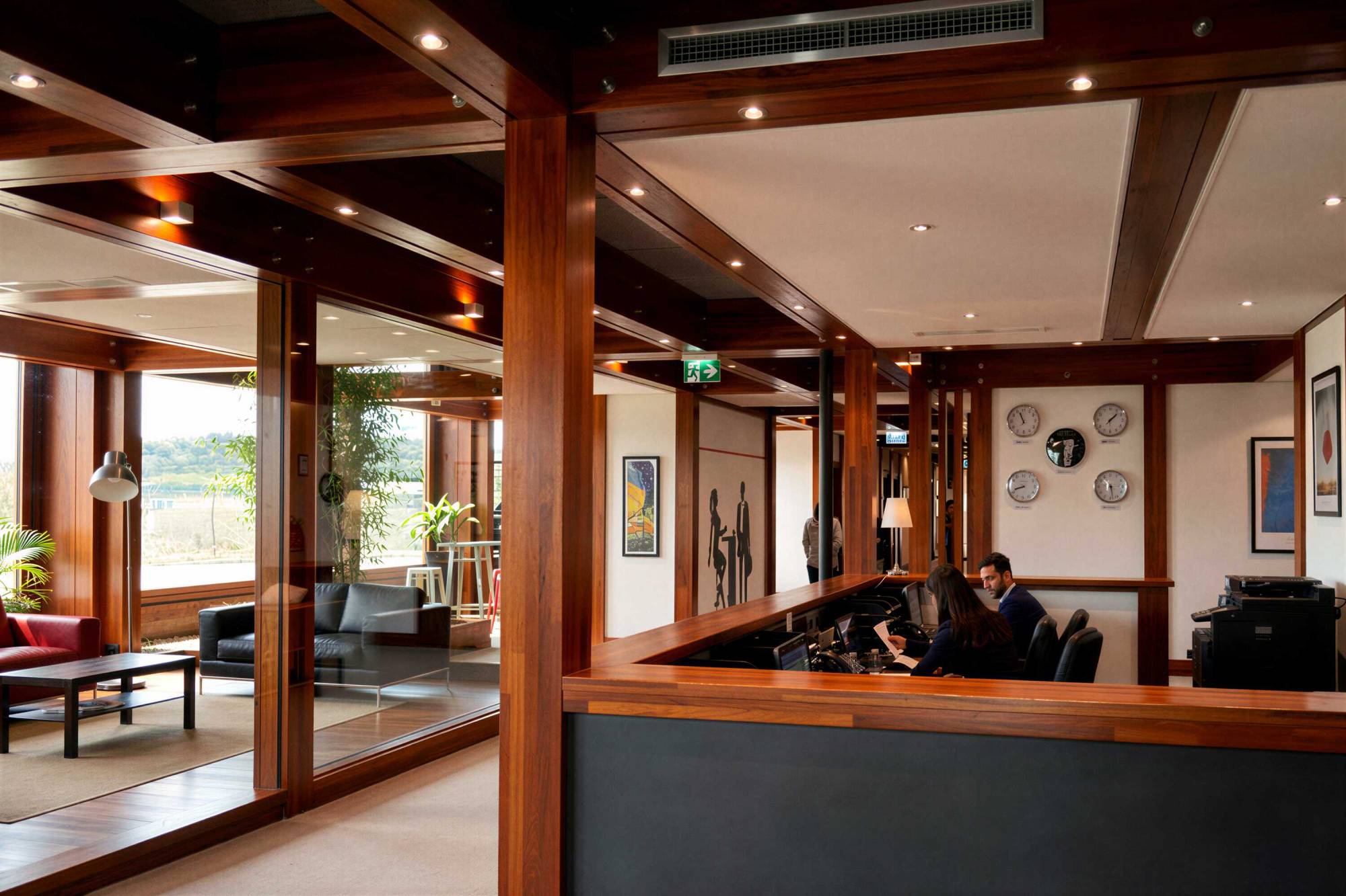 Pagano-home-wood-luxury-Ufficium-office-reception-glass-wall-02