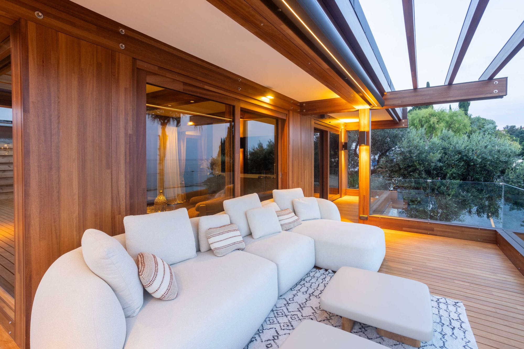 Pagano-home-wood-luxury-BABA-living-room-glass-wall-04