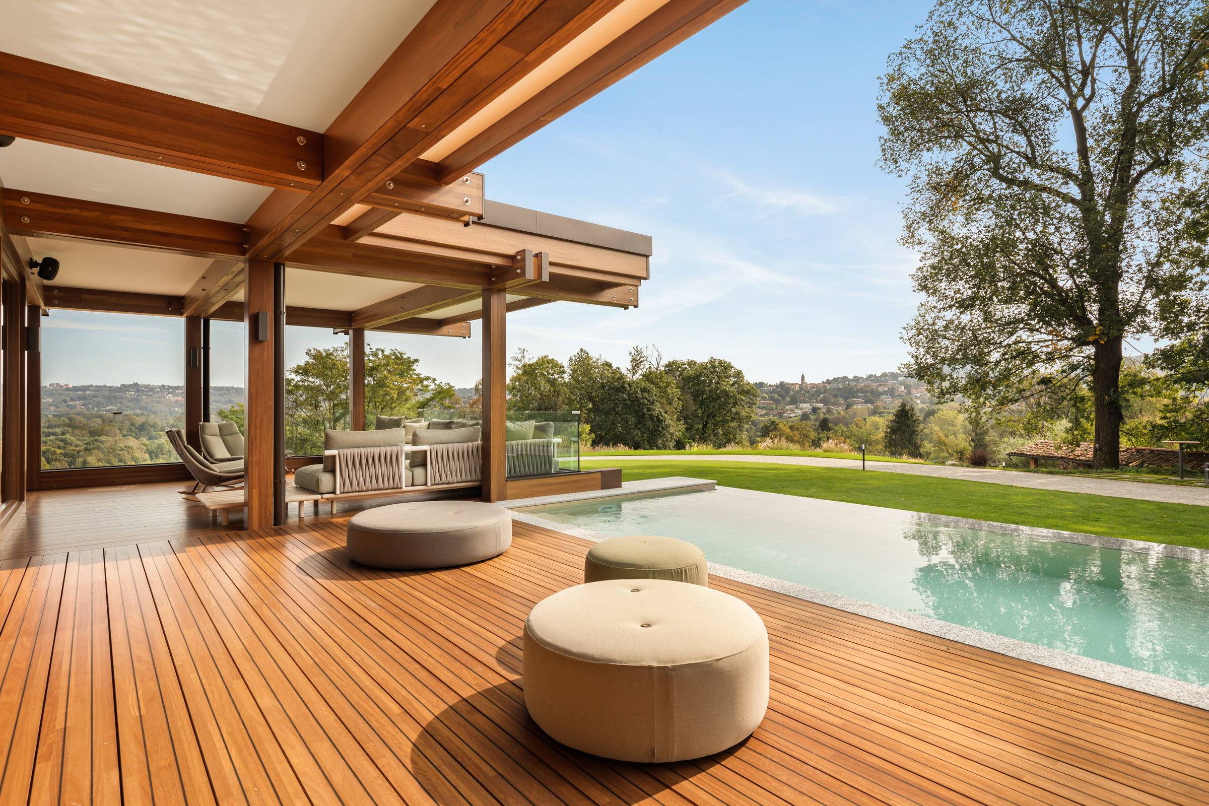 Pagano-house-wood-luxury-villa-varese-pool-deck-outdoor