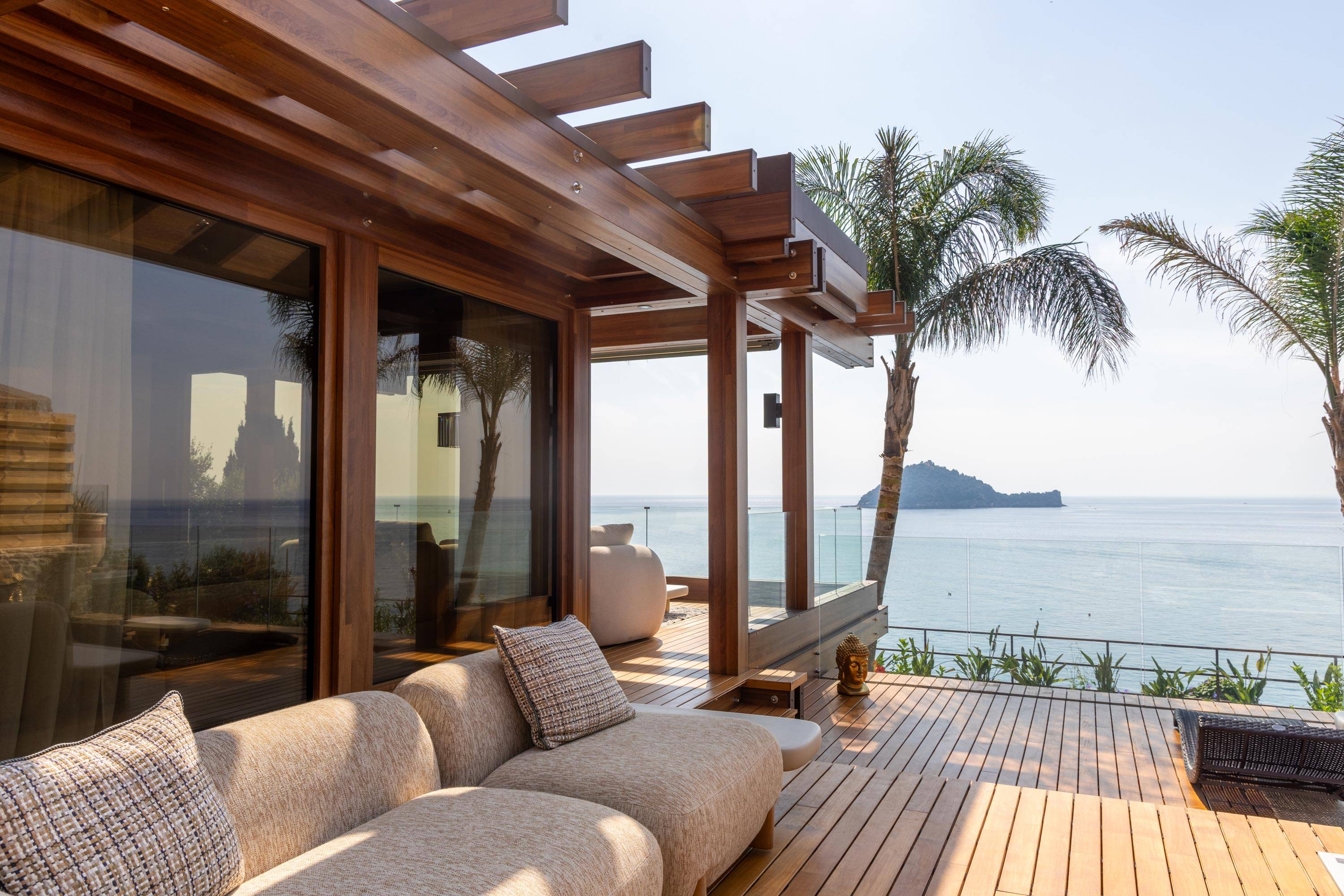 Pagano-wood-systems-hospitality-luxury-hotel-seaside